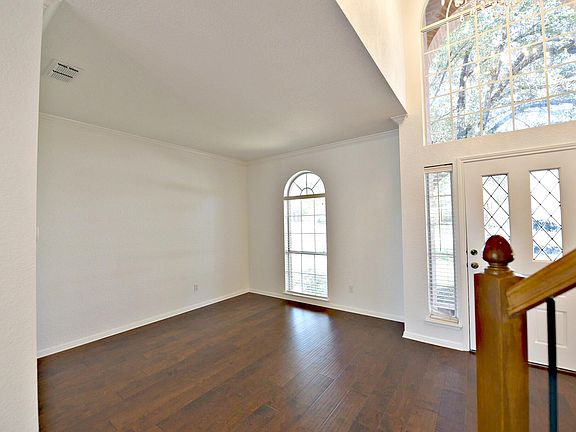 4th image of 8531 Delavan Ave