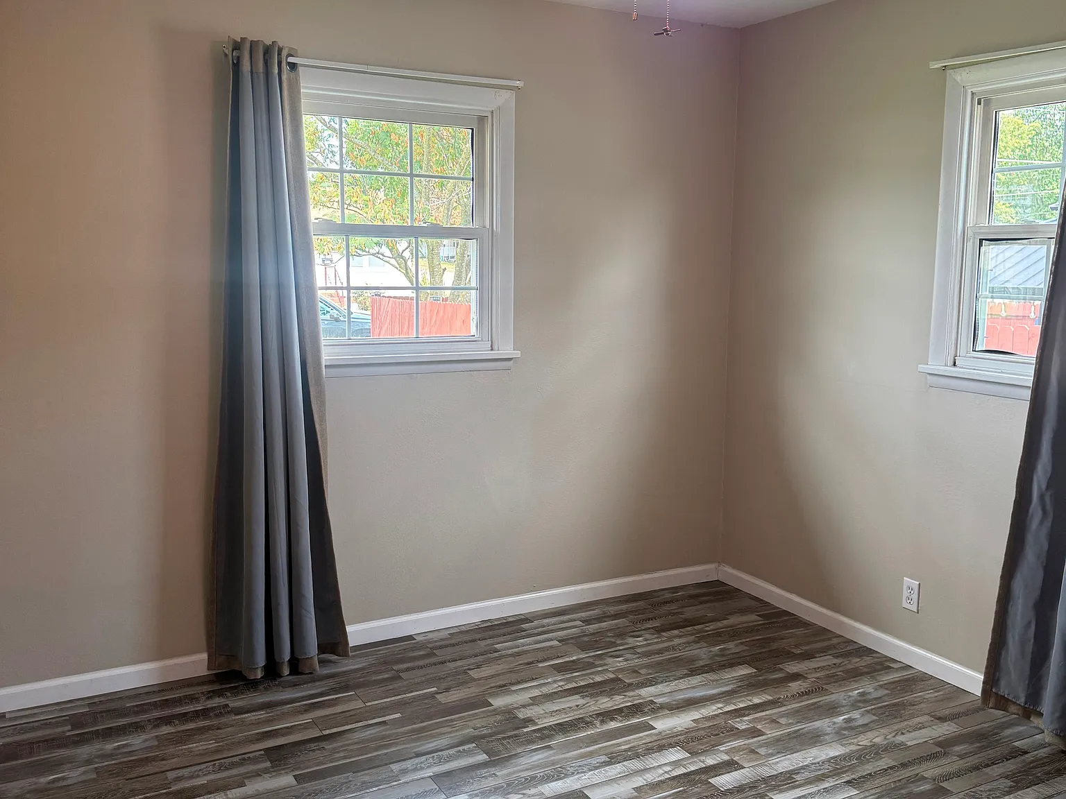 3 bed, 999 sqft, $1,050 — Photo 4