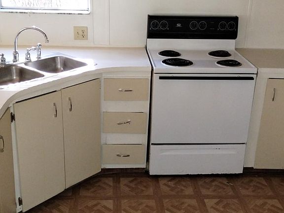 3rd image of 134 SE Laurence Ct