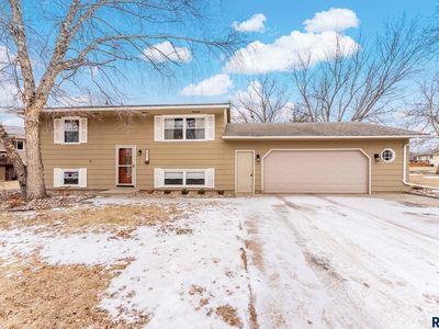205 E Patrician Dr, Brandon, SD, 57005
