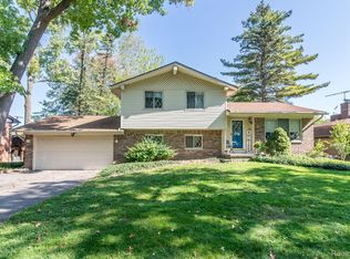 2019 Welbeck Dr, West Bloomfield, MI 48324