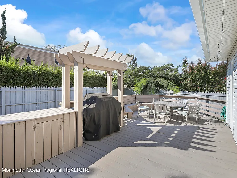 8 Arthur Ave — Photo 25