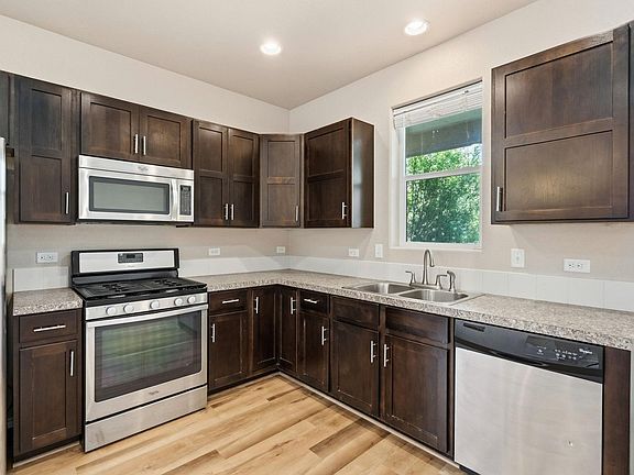 4th image of 358 Toronto St