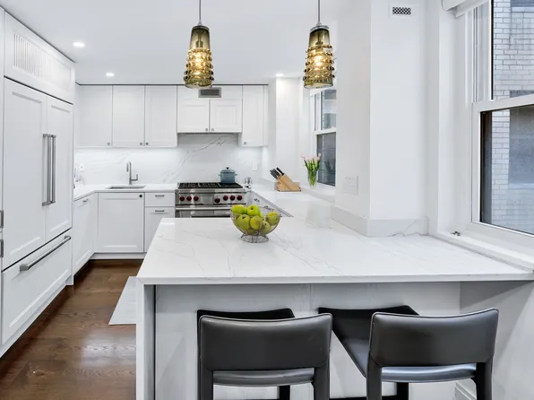 315 East 72nd Street image 8 of 14