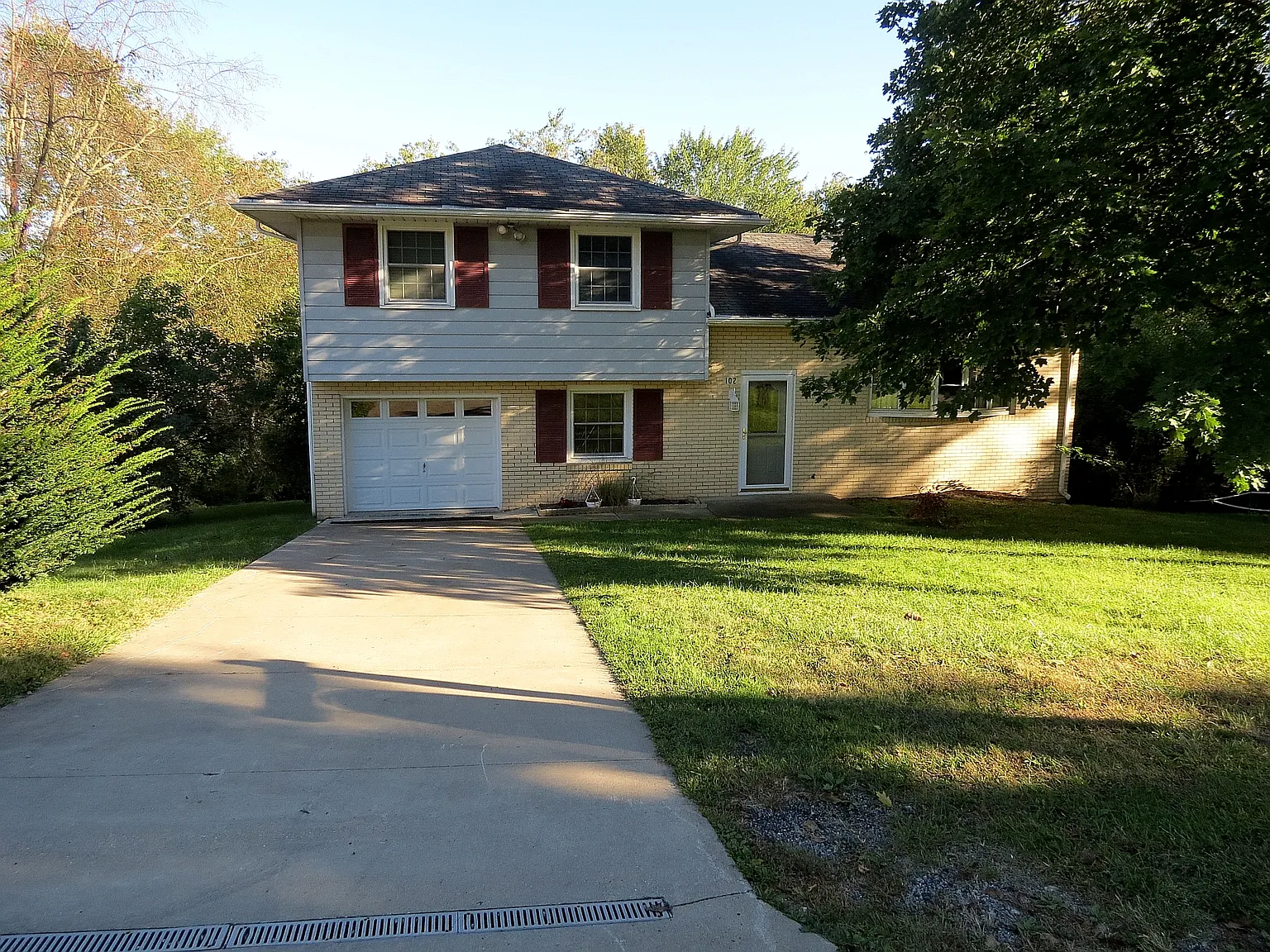 102 Fairlane Dr photo 1
