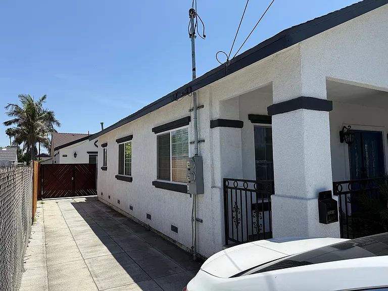 10692 Frances Ave — Photo 3