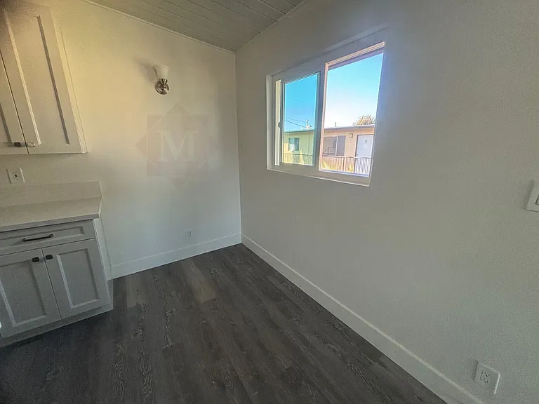 221 N North St #D — Photo 9