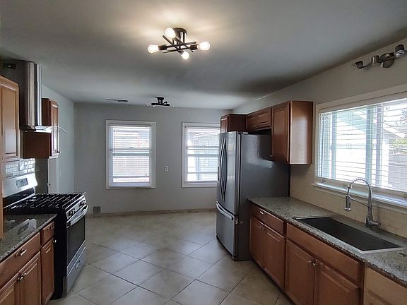 4th image of 376 Hushbeck Ave