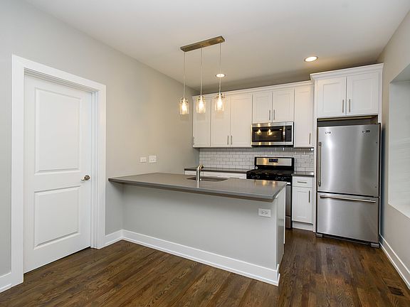 2nd image of 4751 N Leavitt St Unit 1