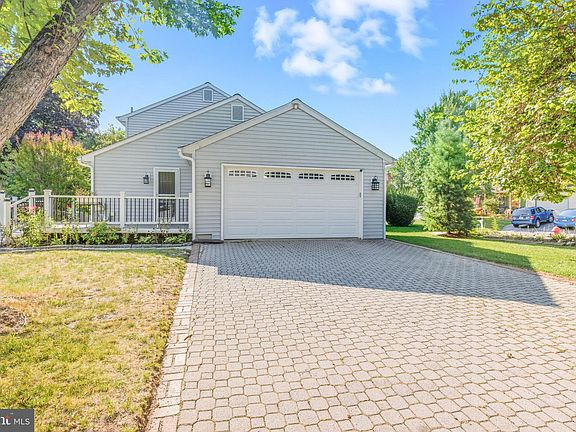 3rd image of 102 Elton Dr