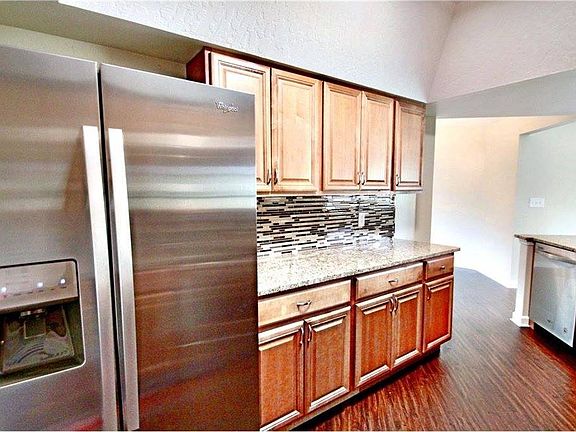 5th image of 422 Joy Haven Dr