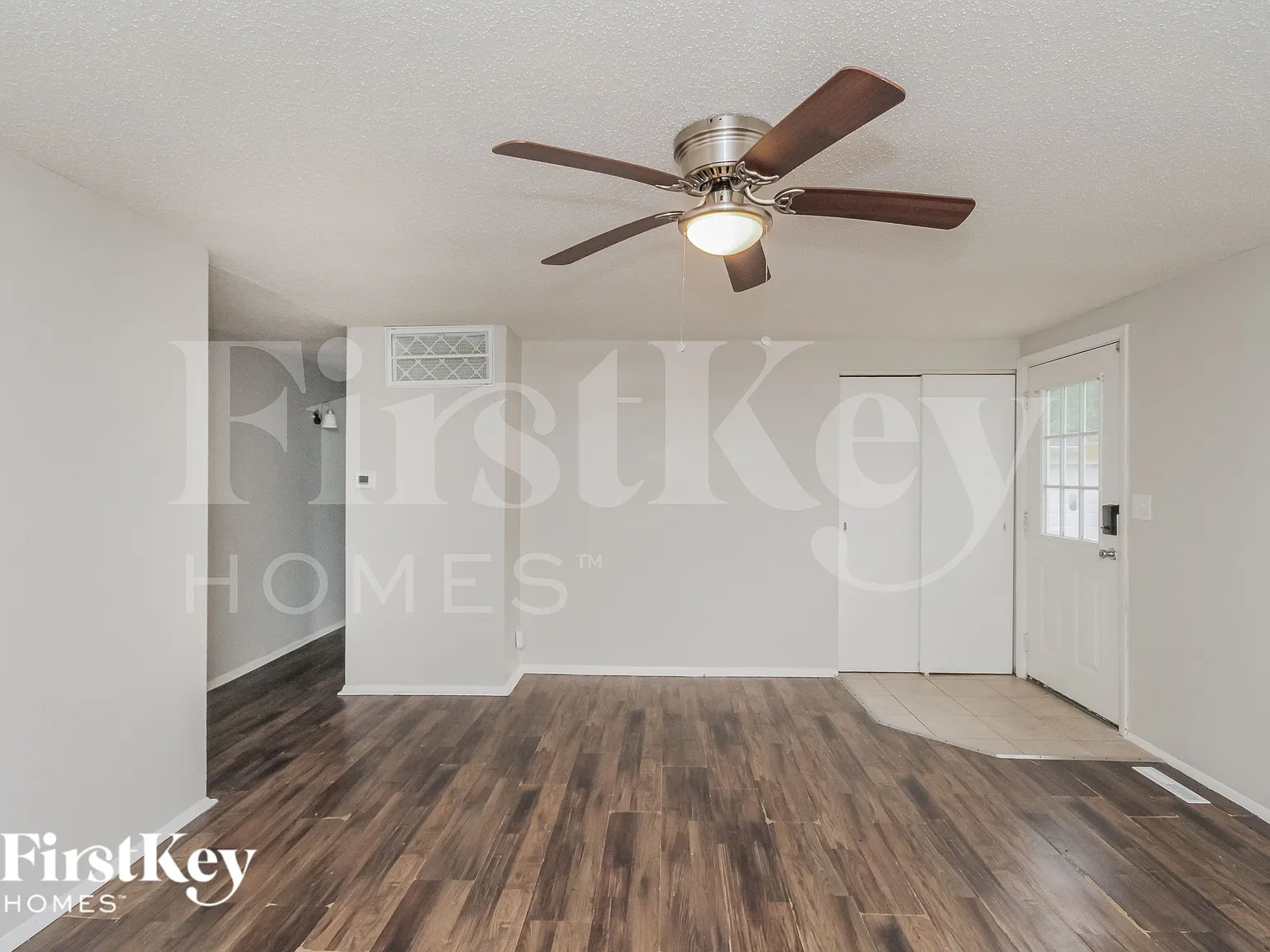 4 bed, 1.0 bath, 1569 sqft, $2,445 — Photo 4