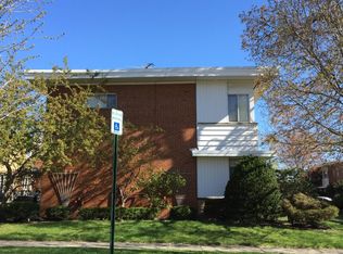 4866 Crain St #C, Skokie, IL 60077