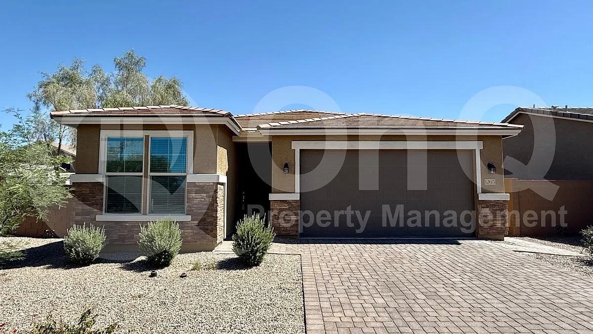 4 bed, 2.0 bath, 1874 sqft, $1,825 — Photo 2