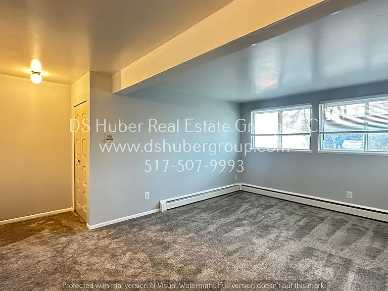 1016 E Greenlawn Ave — Photo 4