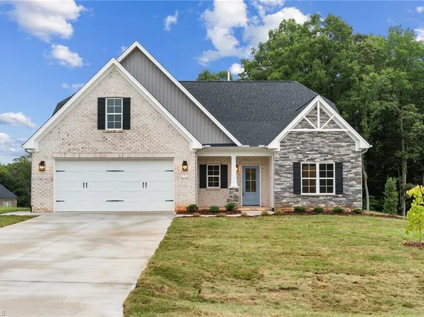 212 Avian Ln, Winston Salem, NC 27127