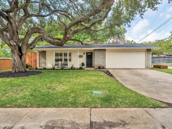 825 Edgefield Dr, Richardson, TX 75080