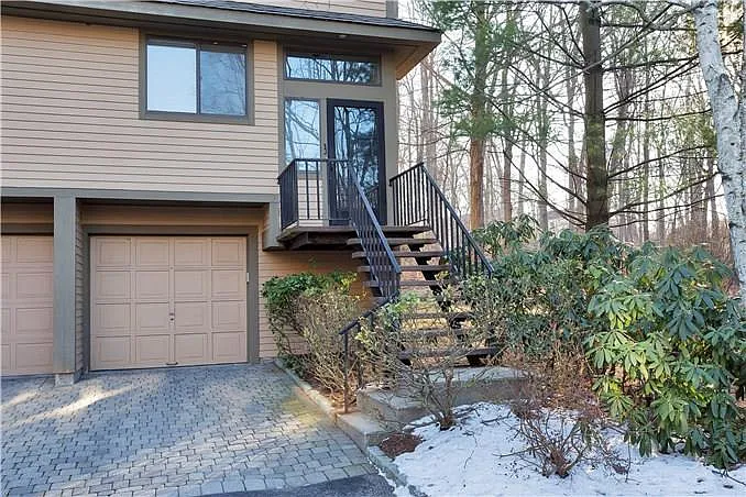 3 bed, 2.5 bath, 2211 sqft, $4,750 — Photo 2