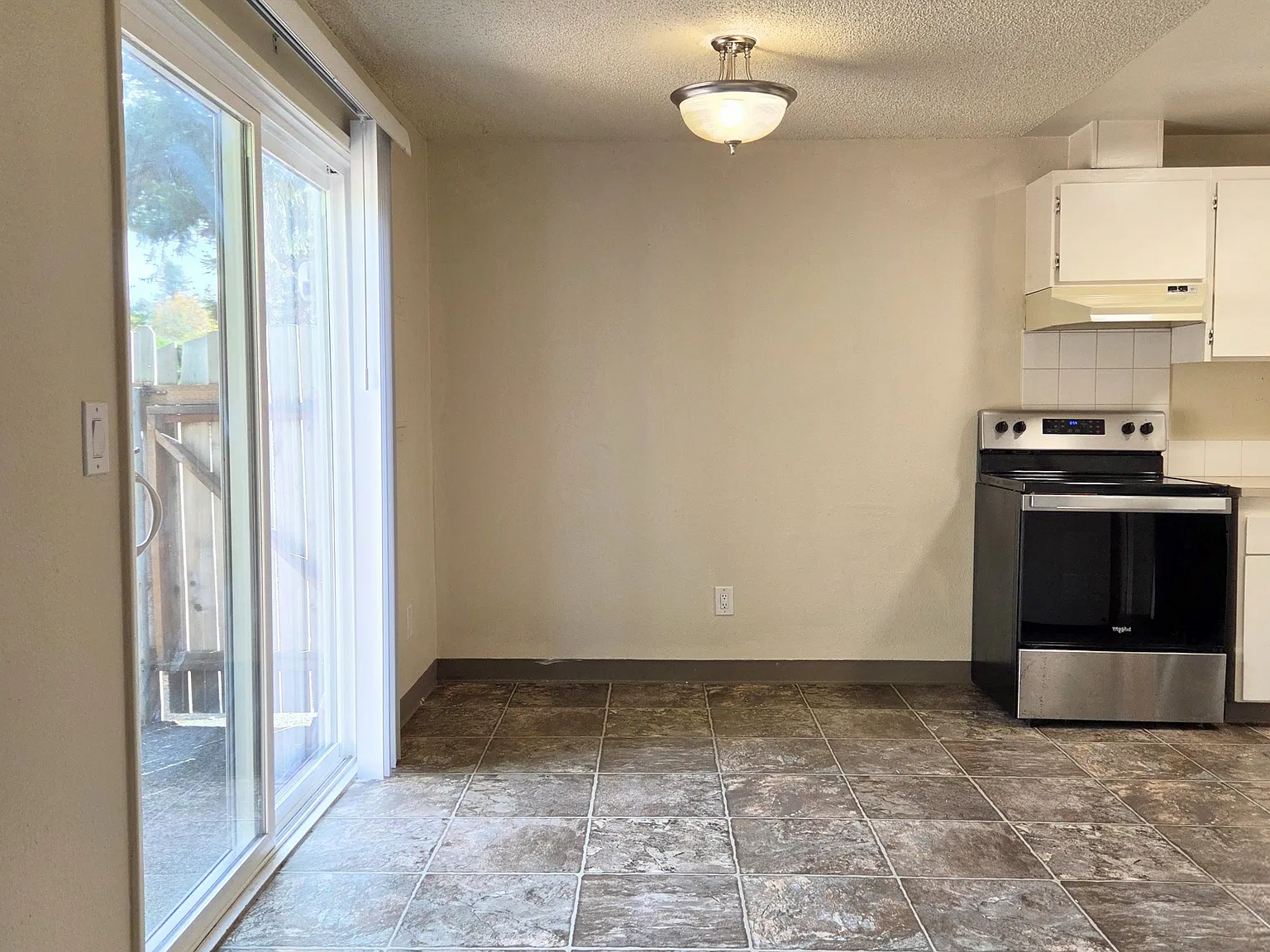 14625 NE Coast Pine Ct — Photo 3