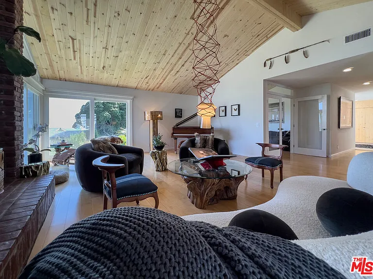 20521 Roca Chica Dr — Photo 7