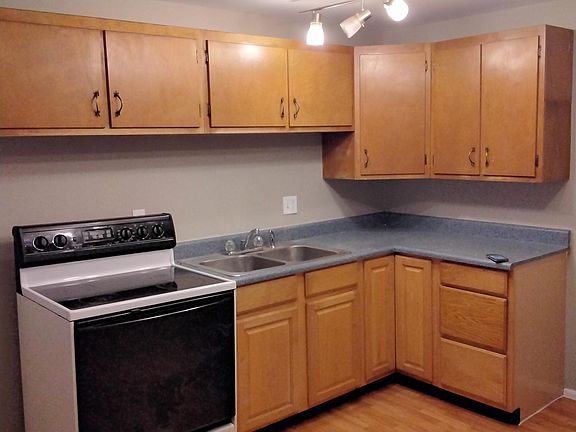 2nd image of 221 Tulip Dr