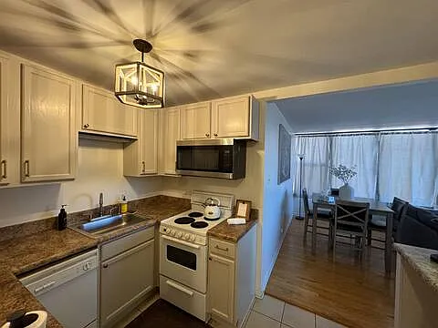 345 E Eastgate Pl #407 — Photo 5