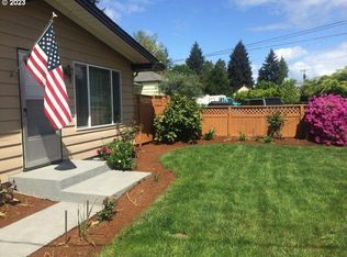 1098 Maple Dr, Eugene, OR 97404