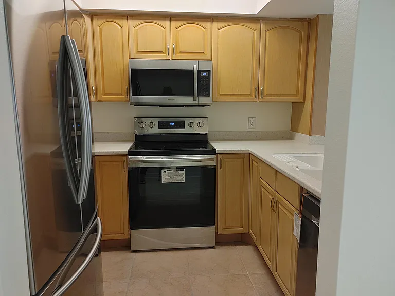 801 SE Central Pkwy #7 — Photo 9