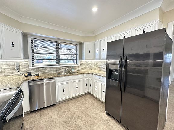 4th image of 217 Bruce Ave