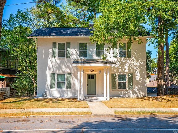 3rd image of 1109 Kavanaugh Blvd
