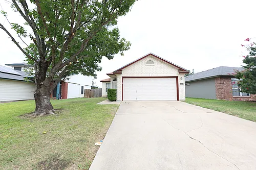 1404 Fox Creek Dr Photo 1