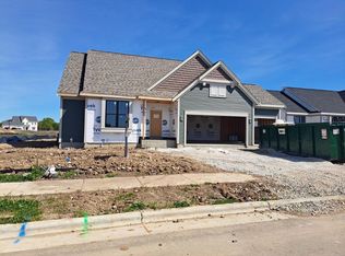 1252 Wild Rye Ln, Oconomowoc, WI 53066