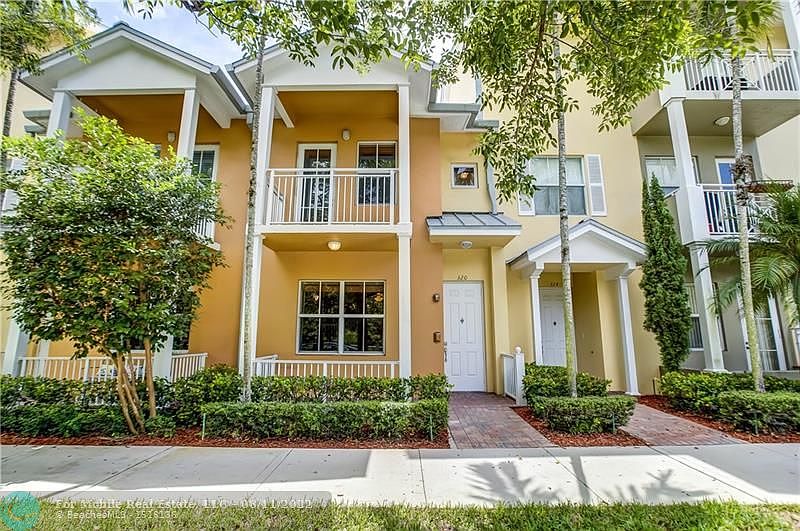1st image of 320 SW 14th Ave #320