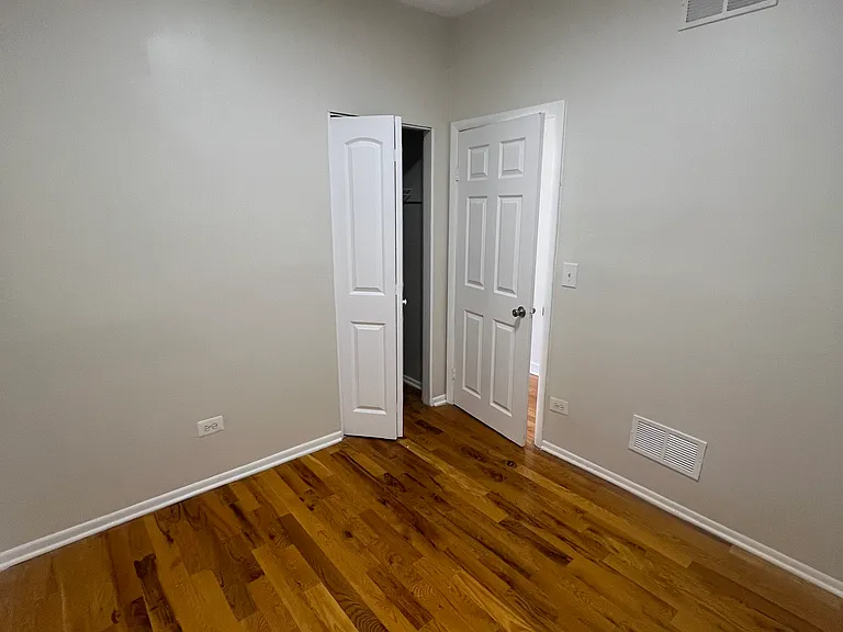1052 N Avers Ave #1F — Photo 11