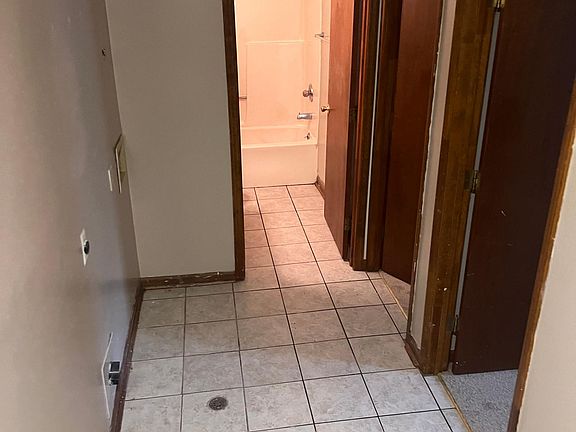 4th image of 3191 Aqueduct Dr #A