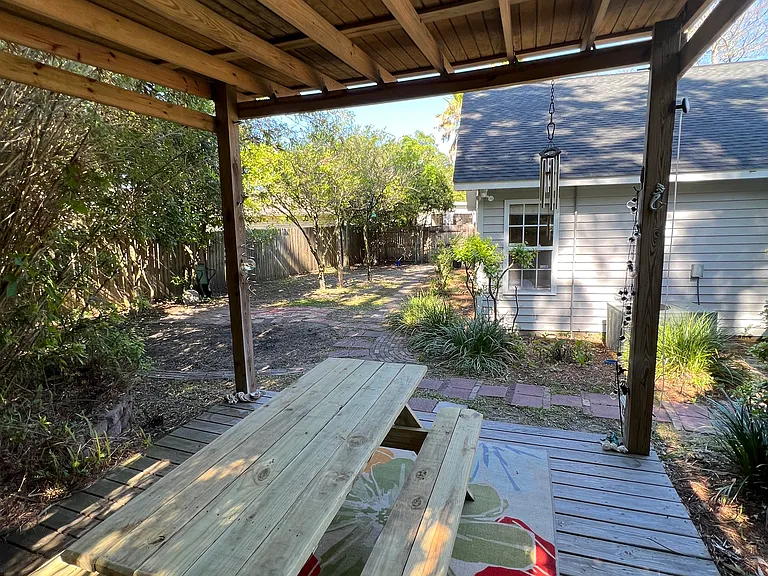 104 Adams Ct — Photo 14