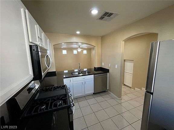 3rd image of 10372 Lettuce Leaf St