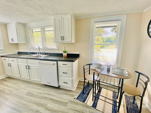 5th image of 3015 S County Road 500 E