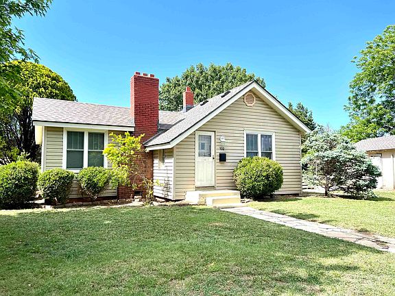 2nd image of 900 Circle Dr