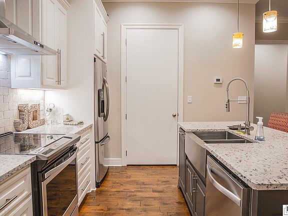 5th image of 2704 Carondelet Ln