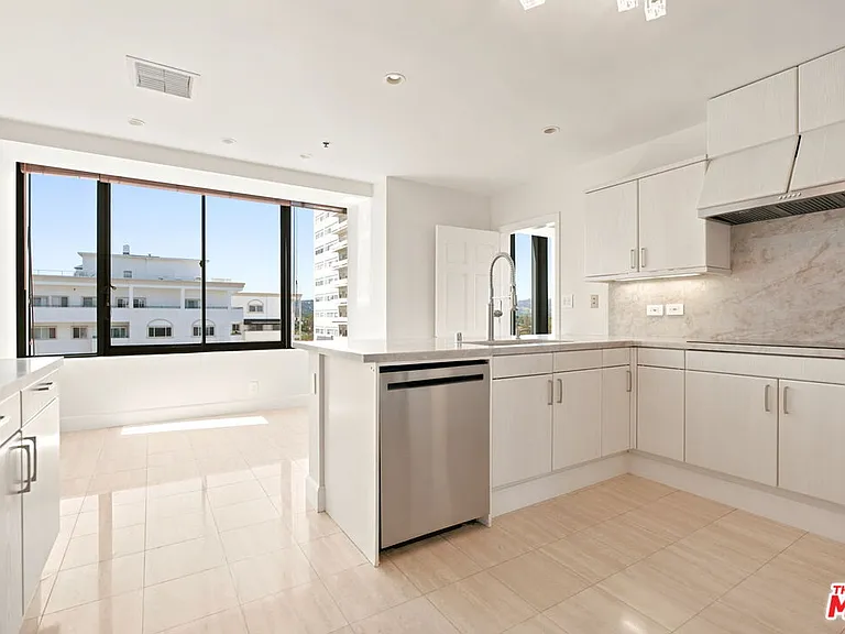 10724 Wilshire Blvd #1104 — Photo 15
