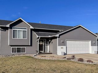 5209 S Donegal Ave, Sioux Falls, SD 57106