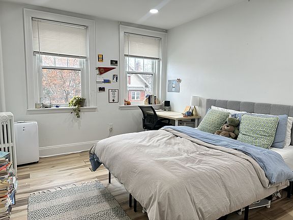 3rd image of 247 Chestnut Hill Ave APT 22