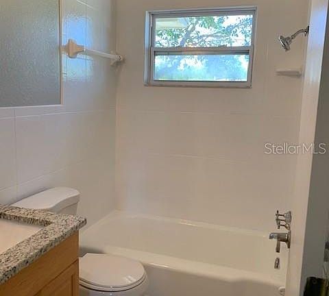 5th image of 801 39th Ave NE