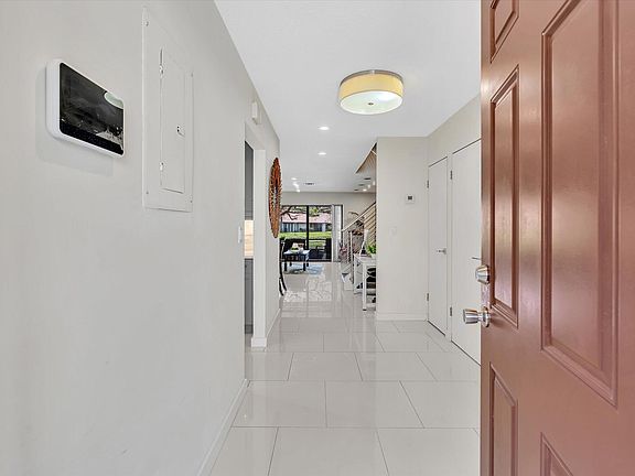 4th image of 4335 Carambola Circle N