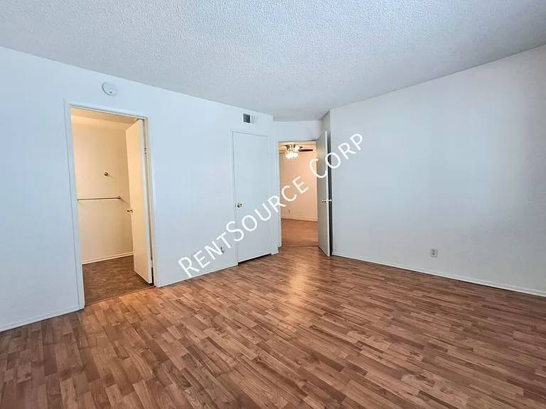 20345 Rue Crevier #507 — Photo 9