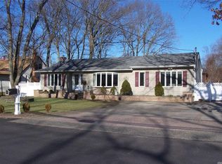 89 Forest Dr, Ronkonkoma, NY 11779
