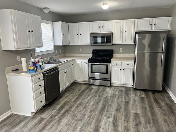3rd image of 1303 Salem Cir