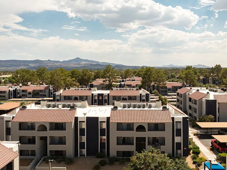 Villas at Green Valley — Photo 35