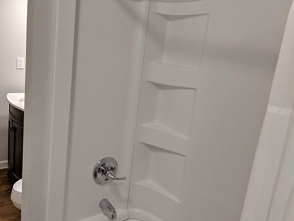 4th image of 218 Chestnut Park Dr #4